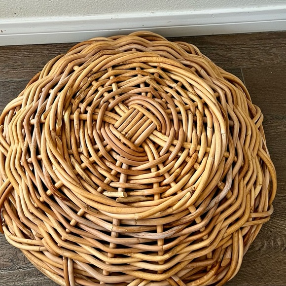 Vintage handwoven round wicker basket - Picture 7 of 9